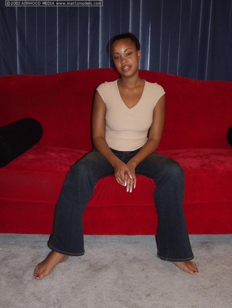 Black girl Candice showcases her femininity after getting totally natural on couch