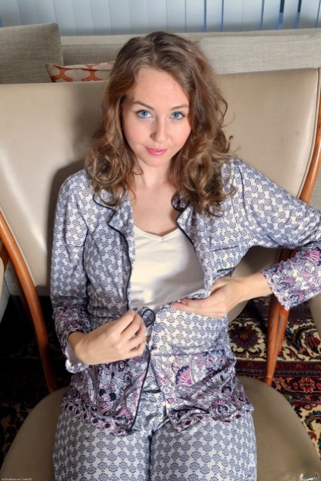 Pregnant female Aali Rousseau shows off her hairy femininity and curves