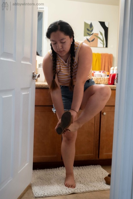 Chubby authentic Lola L shows her hairy femininity & her big curves while dressing