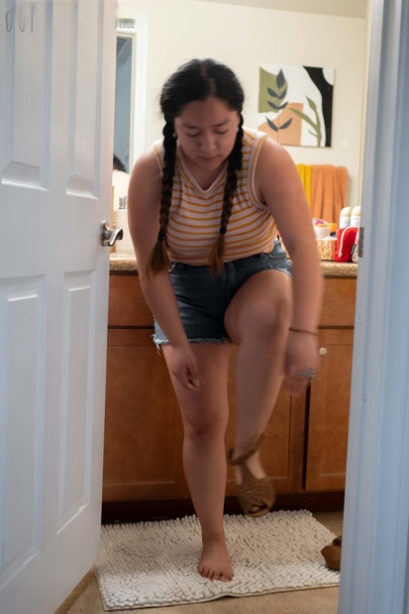 Chubby authentic Lola L shows her hairy femininity & her big curves while dressing