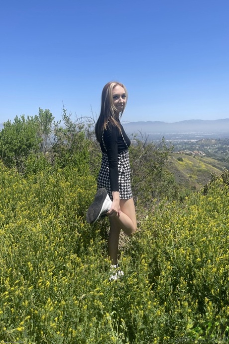 Alluring babe Breezy Bri strips natural & spreads her trimmed femininity up close