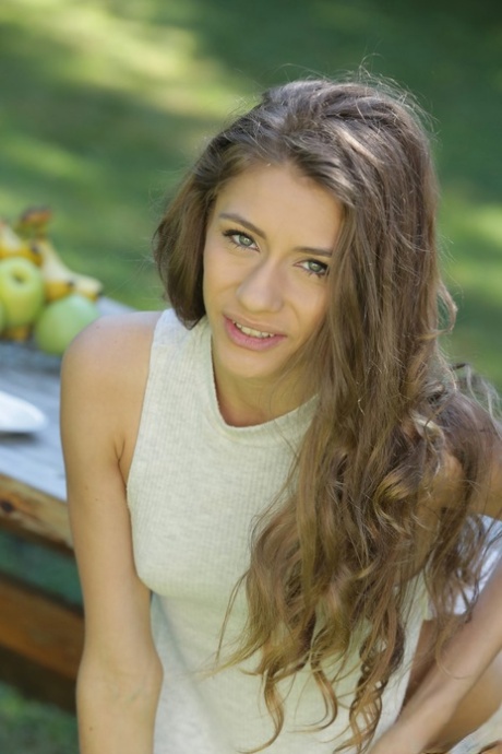 Lucky Euro hunk Thomas Stone bangs this sweetie named Rebel Lynn