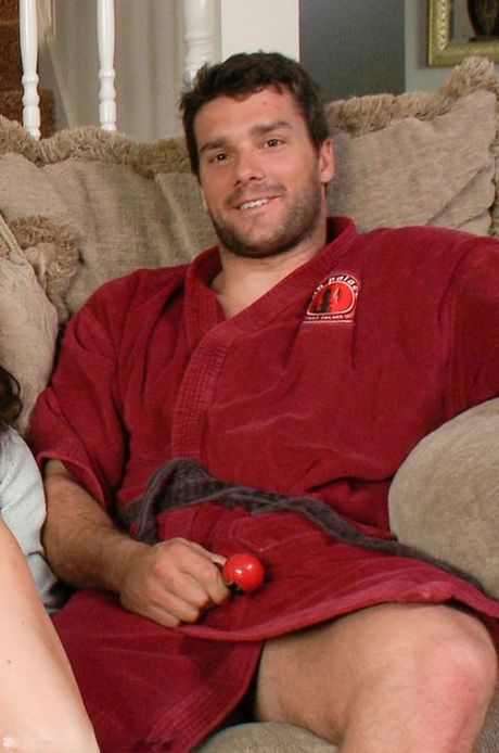 Kinky couple Isis Love & Ramon having intimacy with city girl Chanel Preston