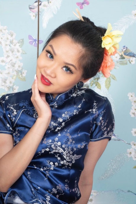 Asian beauty Louisa Lu finger spreads her femininity after stripping to nylons