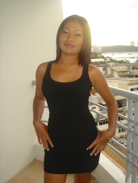 Thai girl Sa spreads her legs to masturbate on toilet after teasing on balcony