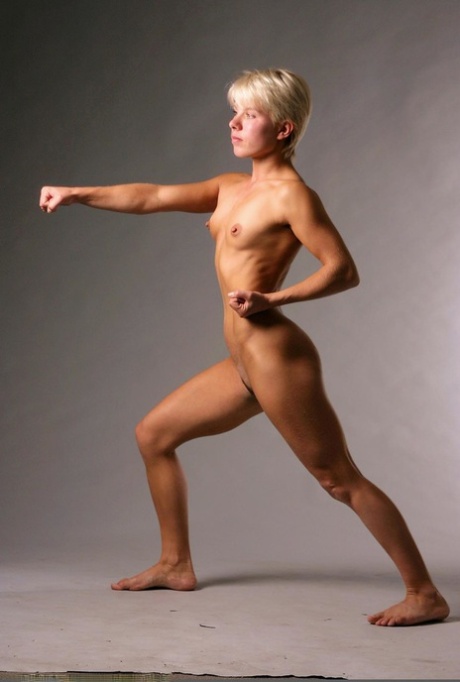Athletic blonde Annalee enjoys active photo shoot absolutely natural