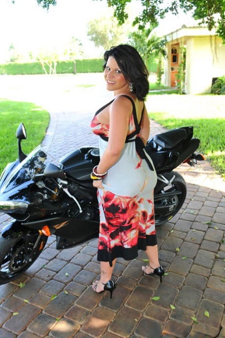 BBW mature woman breasts shown alfresco before devastating explicit intimacy