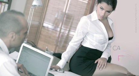 Brunette babe Valentina Nappi taking cumshot after explicit office intimacy