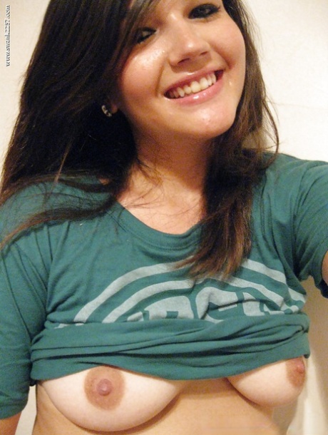 Using a camera babe Veronica M. takes a few pics of her natural assets