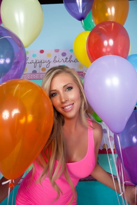 Blonde mature woman with big breasts Samantha Saint shows off her beautiful femininity