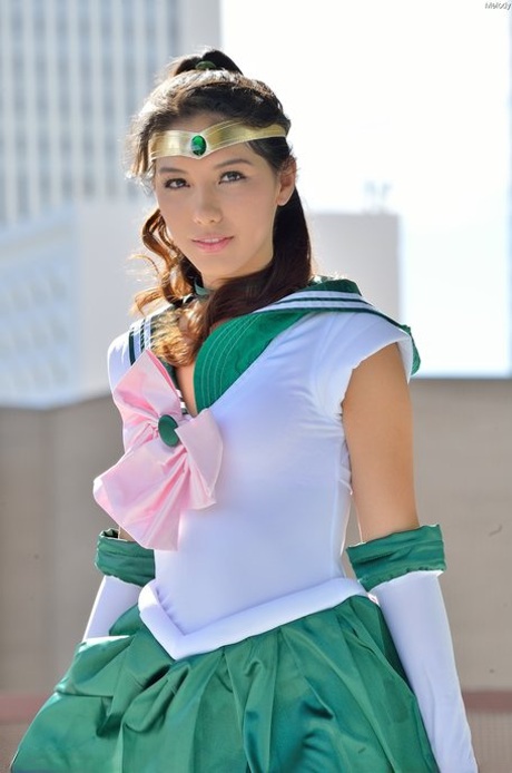 Brunette cutie Melody flashes her shaved vagina & toys her butthole in public