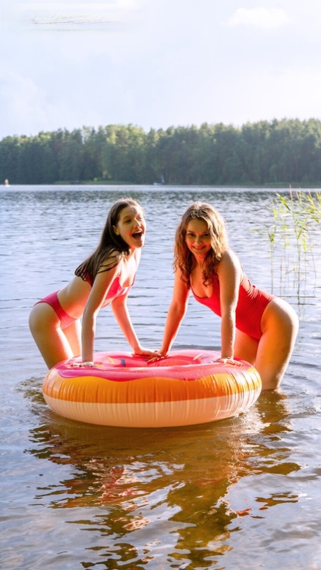 Naughty Mag featuring Margo Von Teese, Simona Artistic Pictures