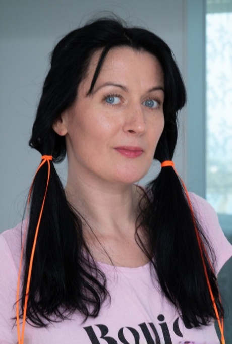 Hirsute authentic Nimfa Mannay stretches out her natural femininity before vacuuming