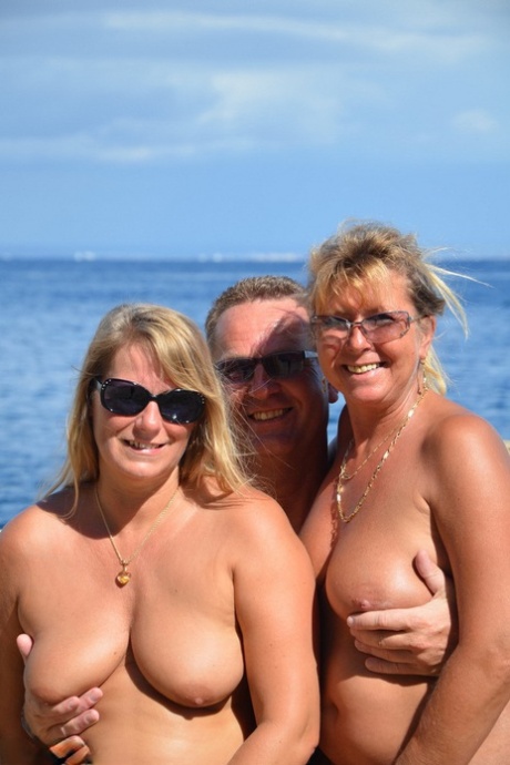 Chubby natural Sweet Susi indulging doggystyle in sizzling beach threesome