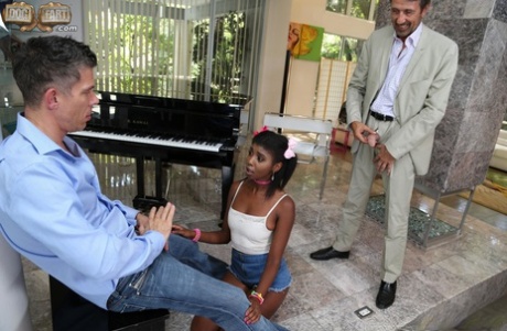 Slender black girl wears a choker while having intimacy with 2 white men at once