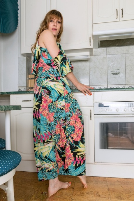 Attractive MATURE WOMAN Scarlet Rose shows her big curves & her shaved femininity in the kitchen