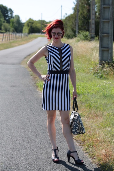 Redheaded mom Flora Milano gets picked up and fucked by a stranger