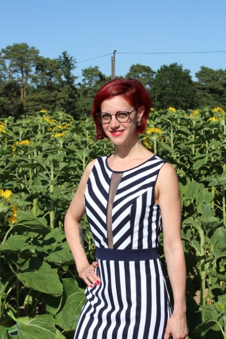 Redheaded mom Flora Milano gets picked up and fucked by a stranger