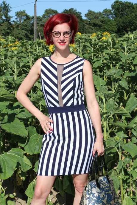 Redheaded mom Flora Milano gets picked up and fucked by a stranger