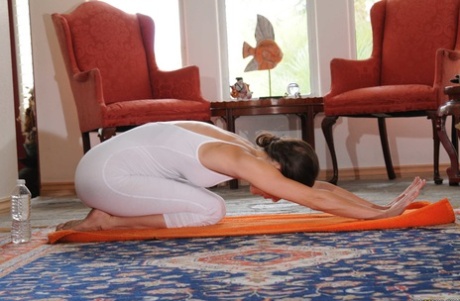 Long legged brunette Jenni Lee stripping down natural and stretching