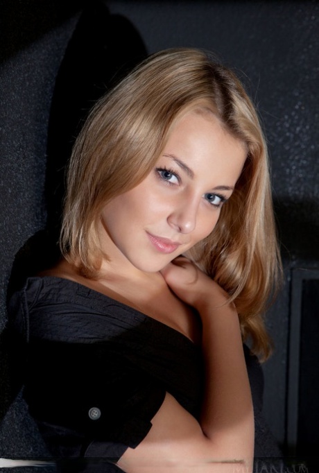 Erotic Nikia A lifts her amazing legs up and shows her shaved holes