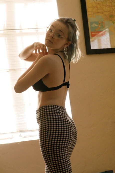 Beautiful naughty babe Vonnie Bean shows her juicy breasts in public & on her bed