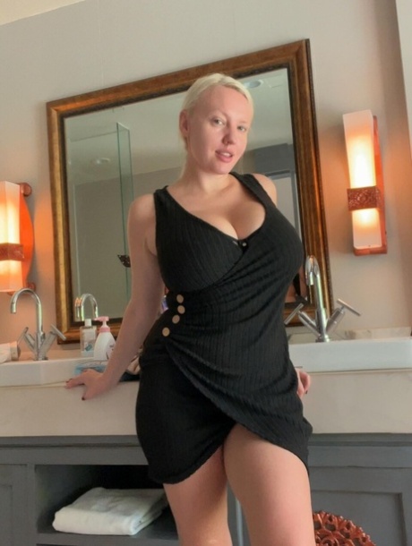 OnlyFans Sigal Blonde starring Sigal Blonde ADULT Pictures