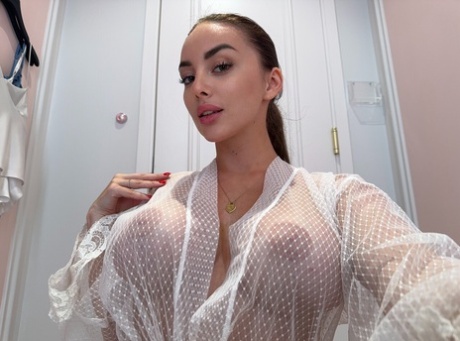 Beautiful authentic babe Ivanka Peach VIP unveils her lovely big breasts and poses