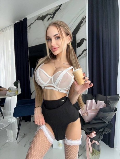 Skinny OnlyFans babe Eliasa A poses in her lingerie & unveils her big breasts