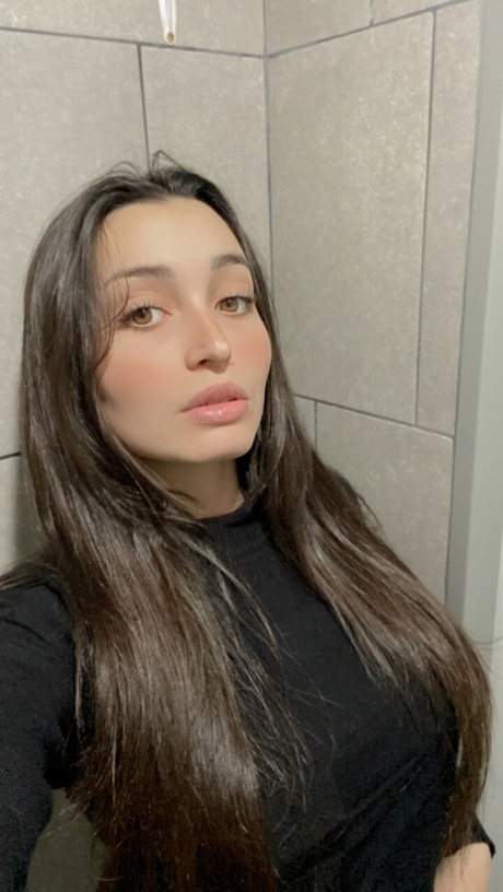 OnlyFans Maria Luna 18 performed by Maria Luna 18 ADULT Pics