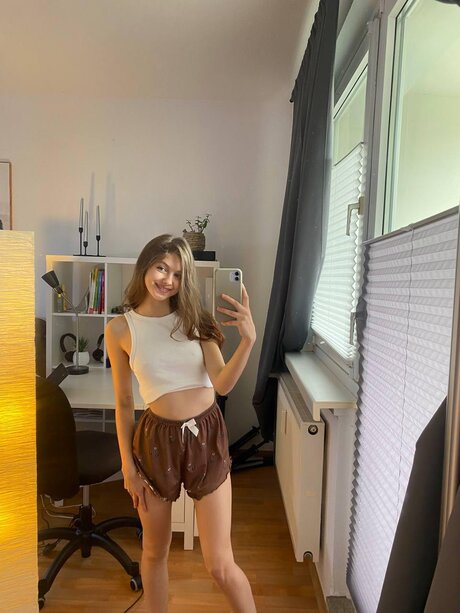 OnlyFans Yoour Priincess starring Yoour Priincess Artistic Pics