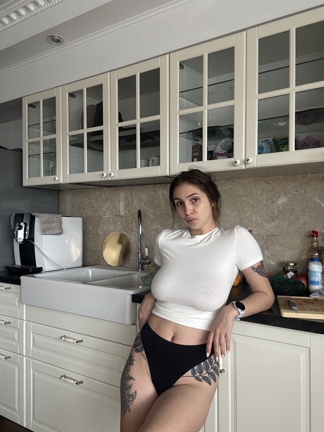 Solo model Sultan Aisu unveils her big natural breasts before changing lingerie