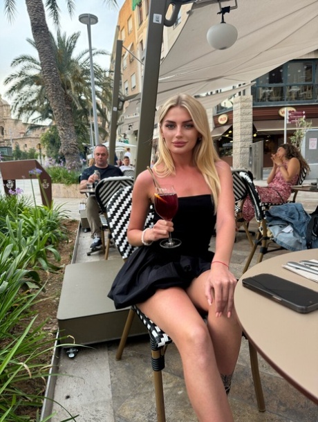 OnlyFans Anni Ya performed by Anni Ya Natural Images