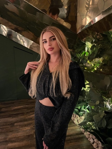 OnlyFans Anni Ya performed by Anni Ya Natural Images