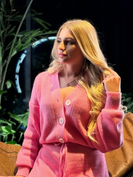 OnlyFans Anni Ya performed by Anni Ya Natural Images