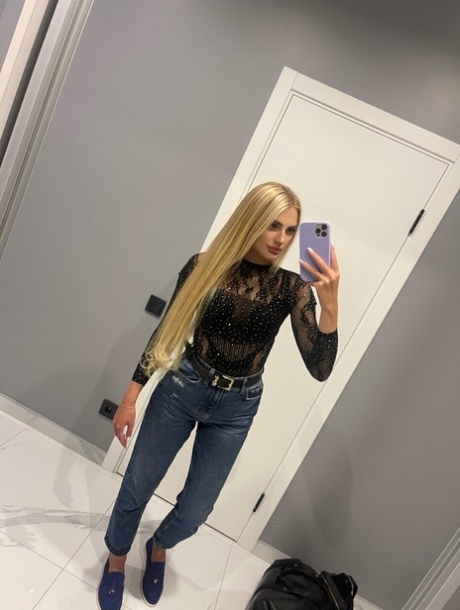 OnlyFans Anni Ya performed by Anni Ya Natural Images