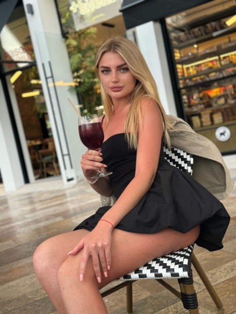 OnlyFans Anni Ya performed by Anni Ya Natural Images