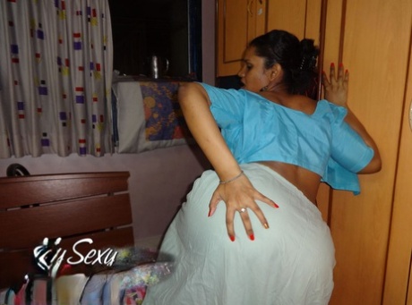 Indian solo girl Lily Singh exposes her natural breasts in a skirt
