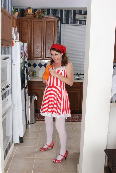 Middle-aged woman Molly Golly rides a dildo while baking in the kitchen