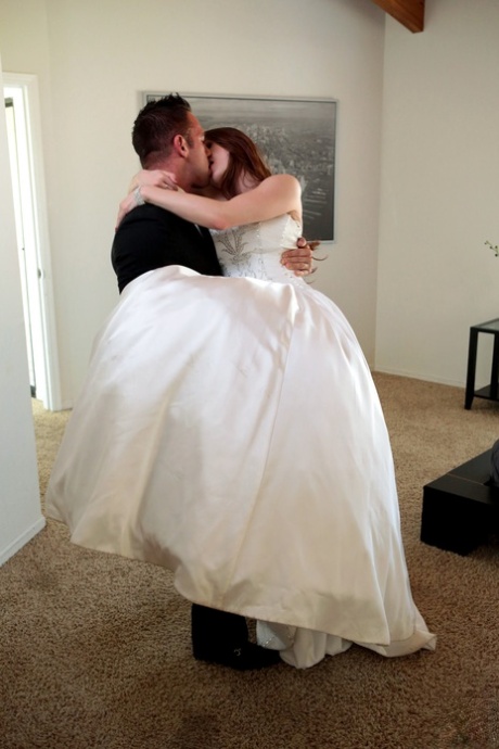 Bride with big fake breasts Veronica Vain gets her trimmed femininity nailed deep