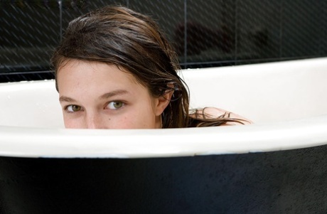 Authentic girl Violeta gets natural in bathtub and soaps up nice breasts