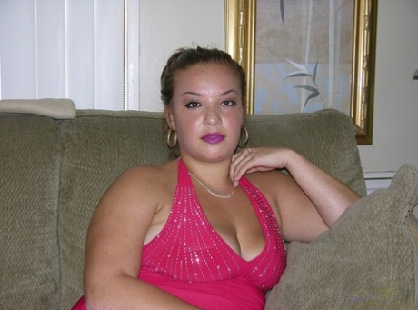 Authentic BBW Brittany K slips off her red dress to model totally natural at home