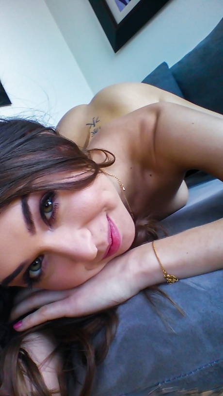 Petite chick Riley Reid taking nsfw selfies of shaved femininity outdoors