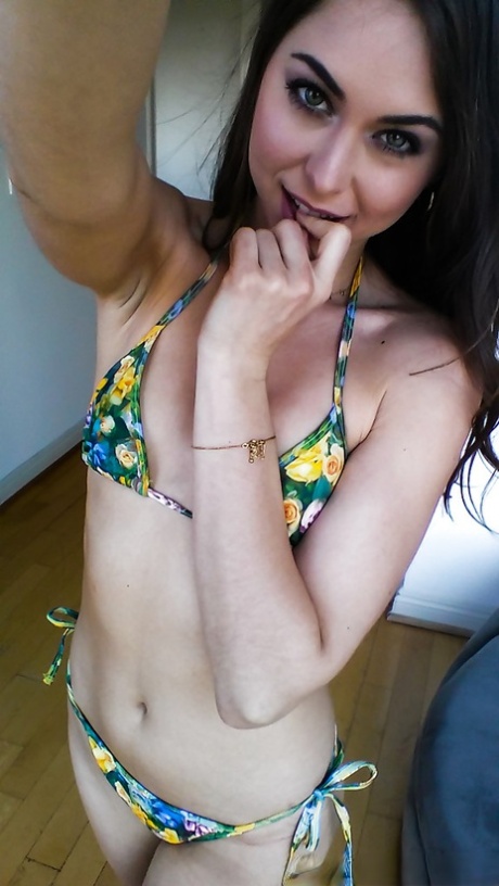 Petite chick Riley Reid taking nsfw selfies of shaved femininity outdoors