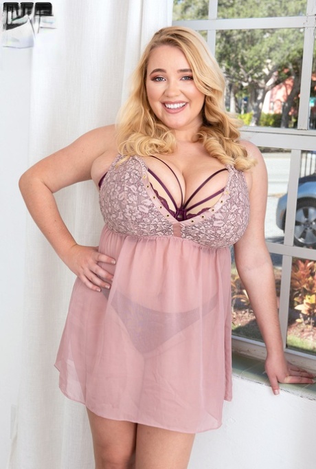 Blonde BBW Annabelle Rogers plays with her massive breasts in solo action