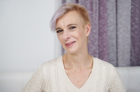 Skinny granny with natural breasts Belinda Bee gets a rimming & deep femininity passionate