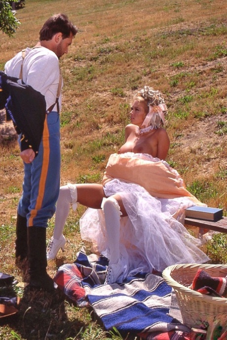 Stunning blonde lady Jenna Jameson enjoys oral action with a cowboy