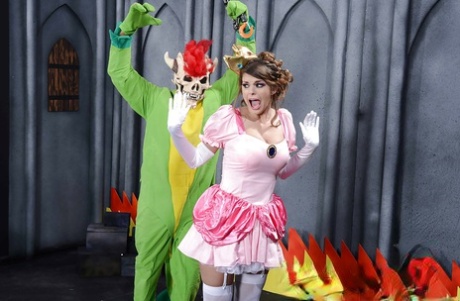 Big busted hottie in white stockings blows and fucks two huge boners