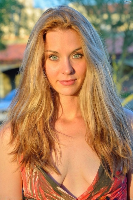 Glamour babe in a alluring dress Michelle flashing a pantyless upskirt in public