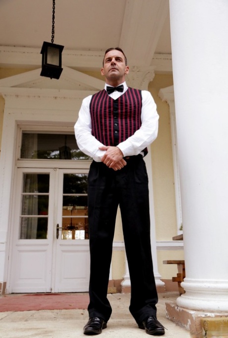 Petite Hungarian maid Jessyka Swan gets anally screwed by two gentlemen